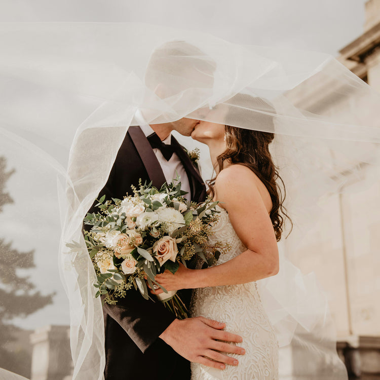 les meilleurs parfums de mariage pour les mariés, disponible dans la parfumerie parisienne KAMS