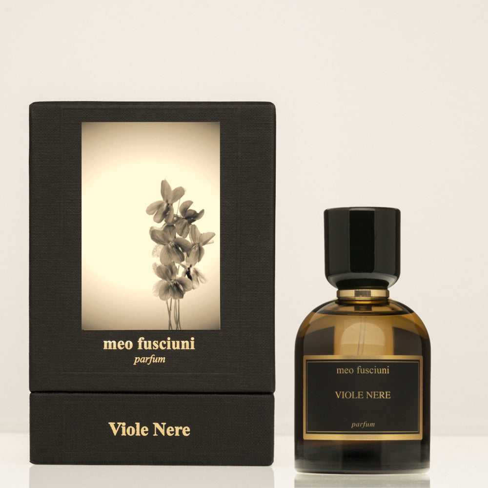 Viole Nère, un parfum de niche poudré de la maison italienne Meo Fusciuni, à retrouver dans la parfumerie de niche KAMS PARIS