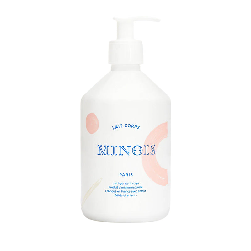 Minois lait corps pour bébés et enfants est disponible chez KAMS PARIS.