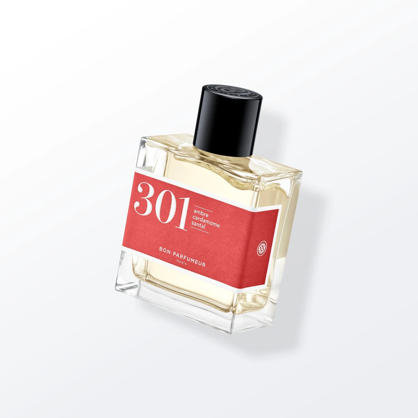 un parfum épicé et boisé avec des notes riches et intenses qui dévoilent des nuances douces et lactées, disponible chez KAMS PARIS