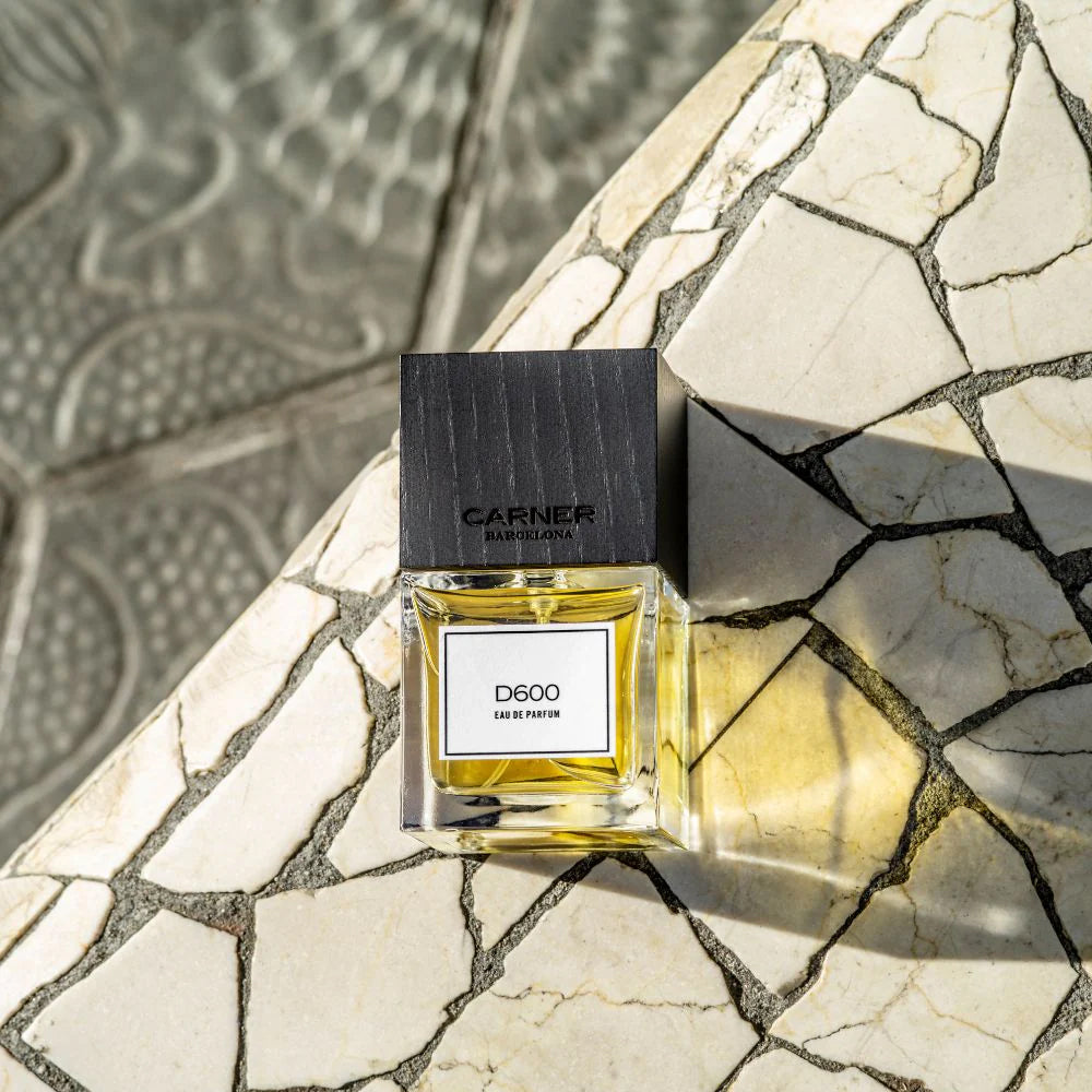 un parfum rare boisé et épicé de la maison espagnole CARNER BARCELONA, disponible dans la parfumerie de niche KAMS PARIS