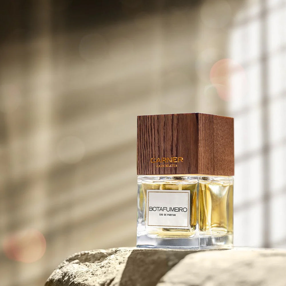 un parfum épicé et boisé de la maison espagnole CARNER BARCELONA, disponible dans la parfumerie de niche parisienne KAMS PARIS