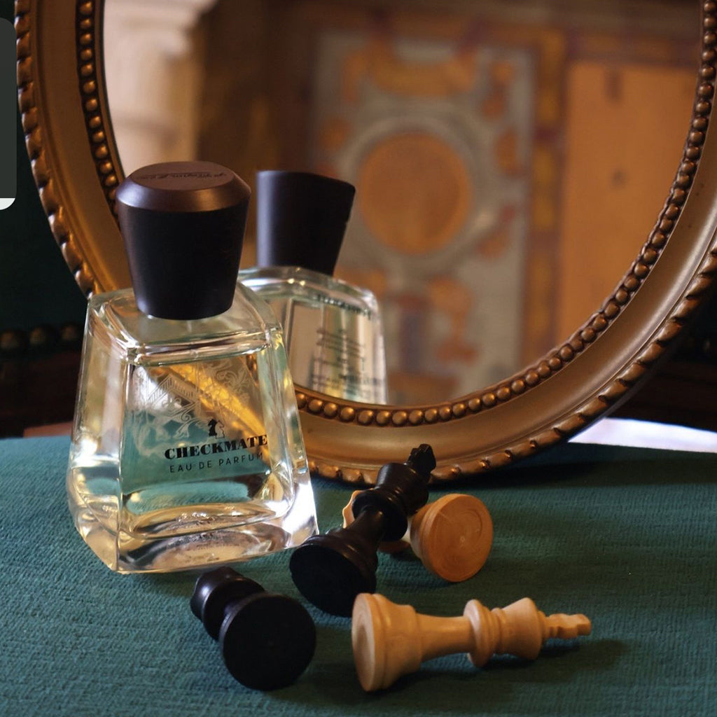 Checkmate, un parfum de caractère très boisé et vert de la maison française FRAPIN, disponible dans la parfumerie de niche KAMS PARIS