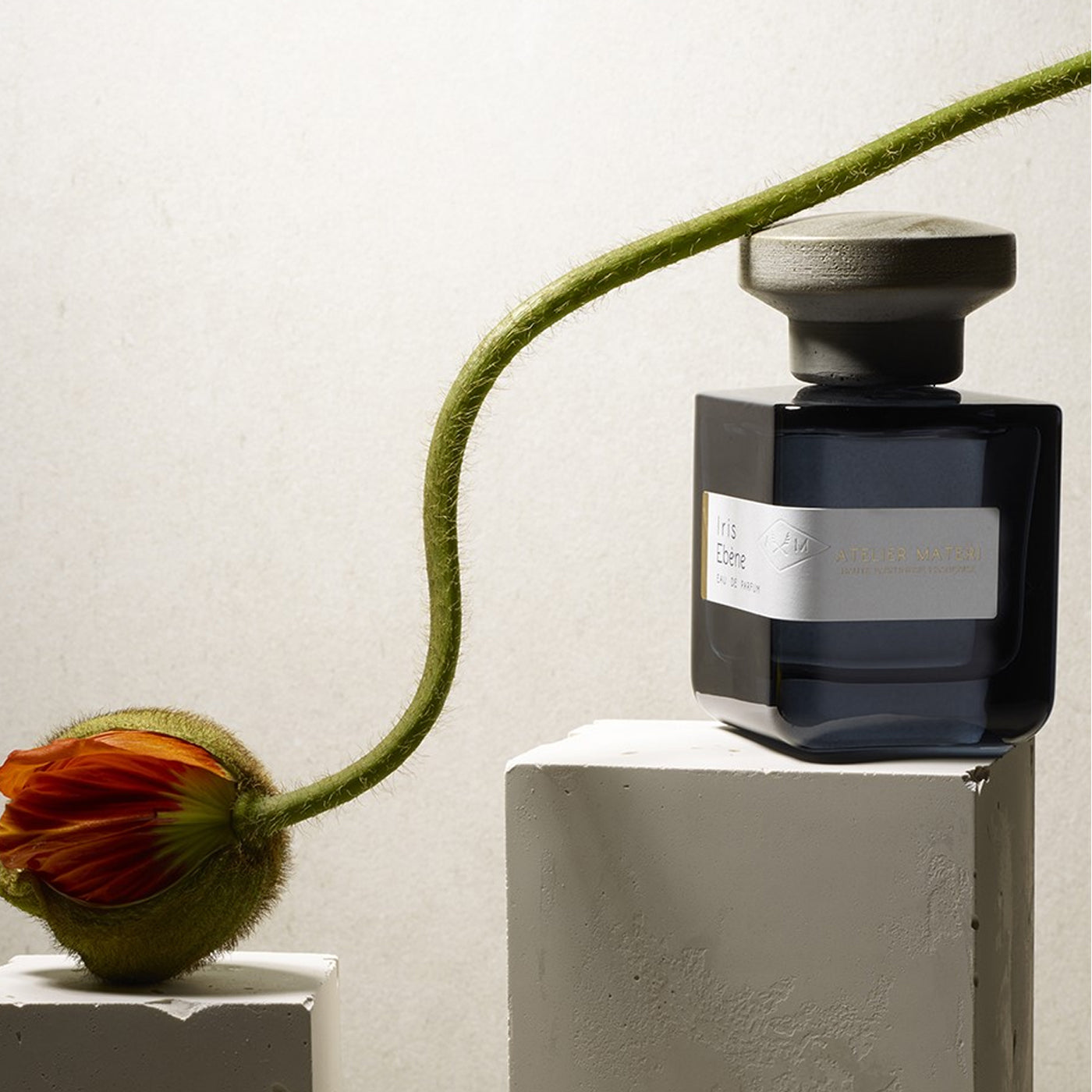 un parfum floral et cuiré de la maison française ATELIER MATERI, à retrouver dans la parfumerie de niche KAMS PARIS