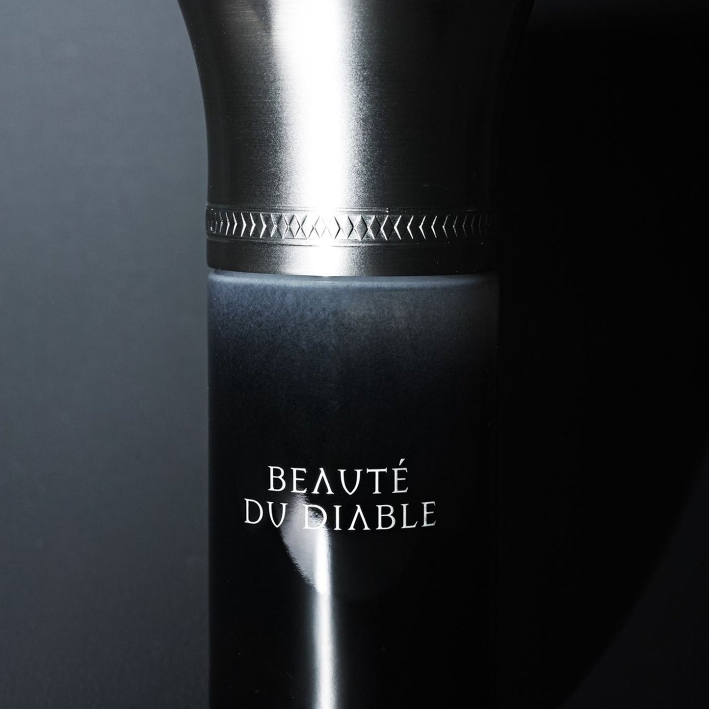 un parfum de niche encens et épicé pour femmes et hommes, disponible chez KAMS PARIS