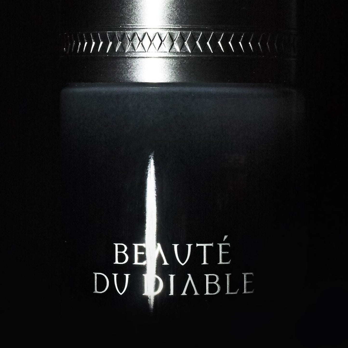 un parfum de niche encens et épicé pour femmes et hommes, disponible chez KAMS PARIS
