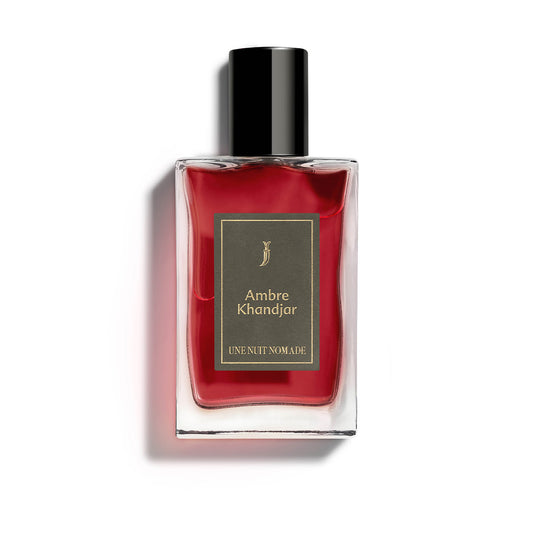 UNE NUIT NOMADE Ambre Khandjar en fond blanc