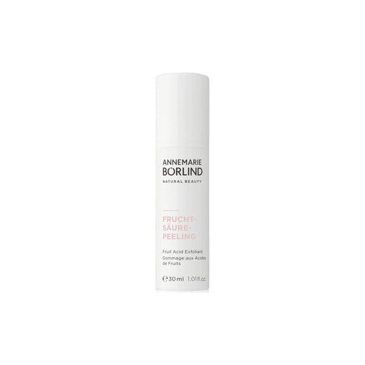 GOMMAGE AUX ACIDES DE FRUITS affine le grain de peau et élimine les cellules mortes. Disponible chez KAMS.