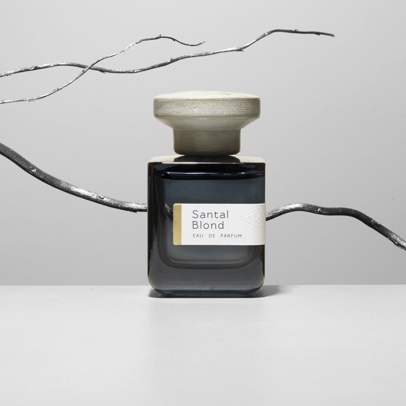 un parfum boisé et ambré de la maison française ATELIER MATERI, à retrouver dans la parfumerie de niche KAMS PARIS