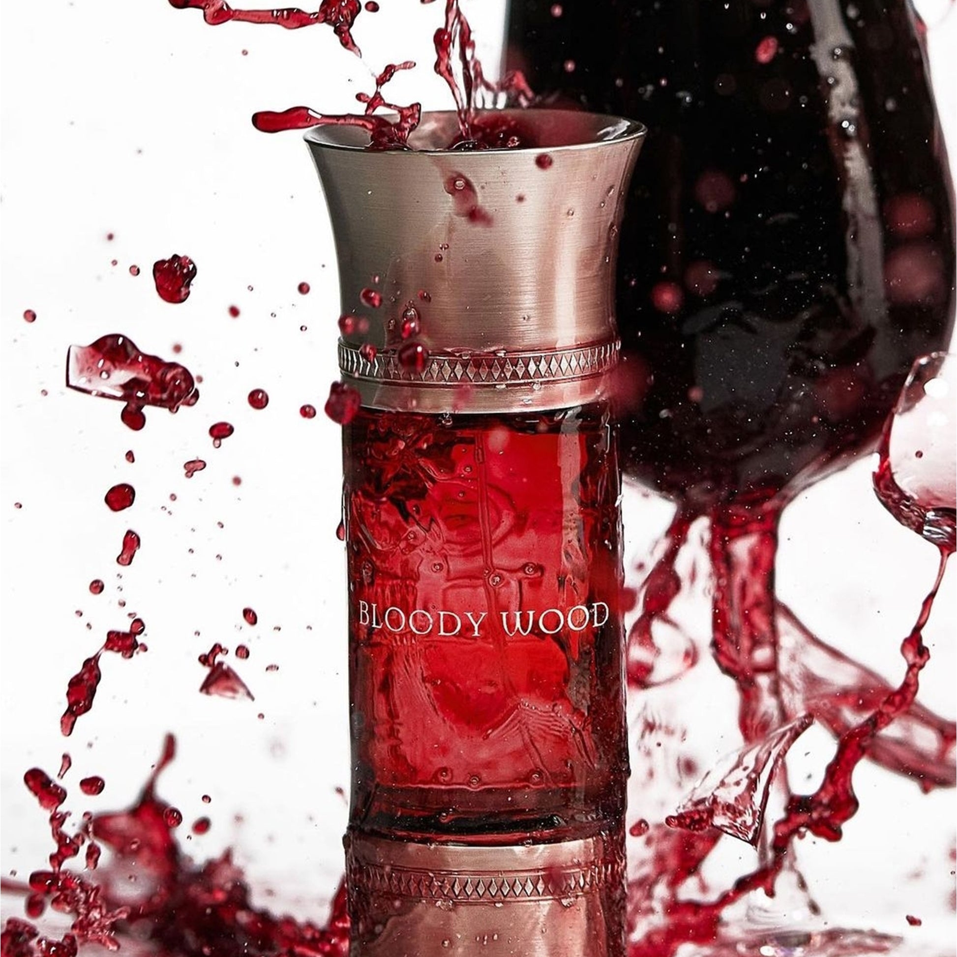 Bloody Wood, un parfum boisé et chypré de la maison française Liquides Imaginaires, à retrouver dans la parfumerie de niche KAMS PARIS