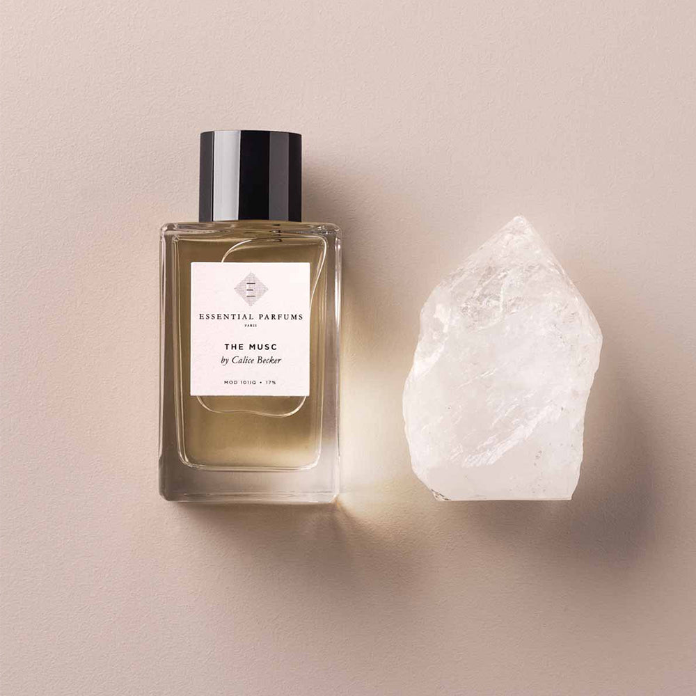 un parfum de niche musqué et boisé de la maison ESSENTIAL PARFUMS, disponible chez KAMS PARIS