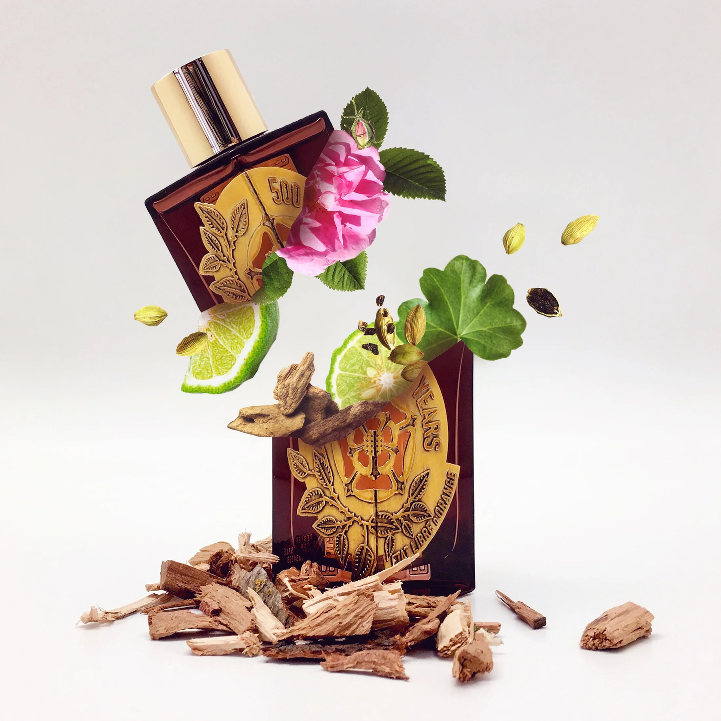 un parfum boisé et floral, enveloppé par la rose et la puissance des épices, un parfum boisé et floral, enveloppé par la rose et la puissance des épices, disponible chez KAMS PARIS