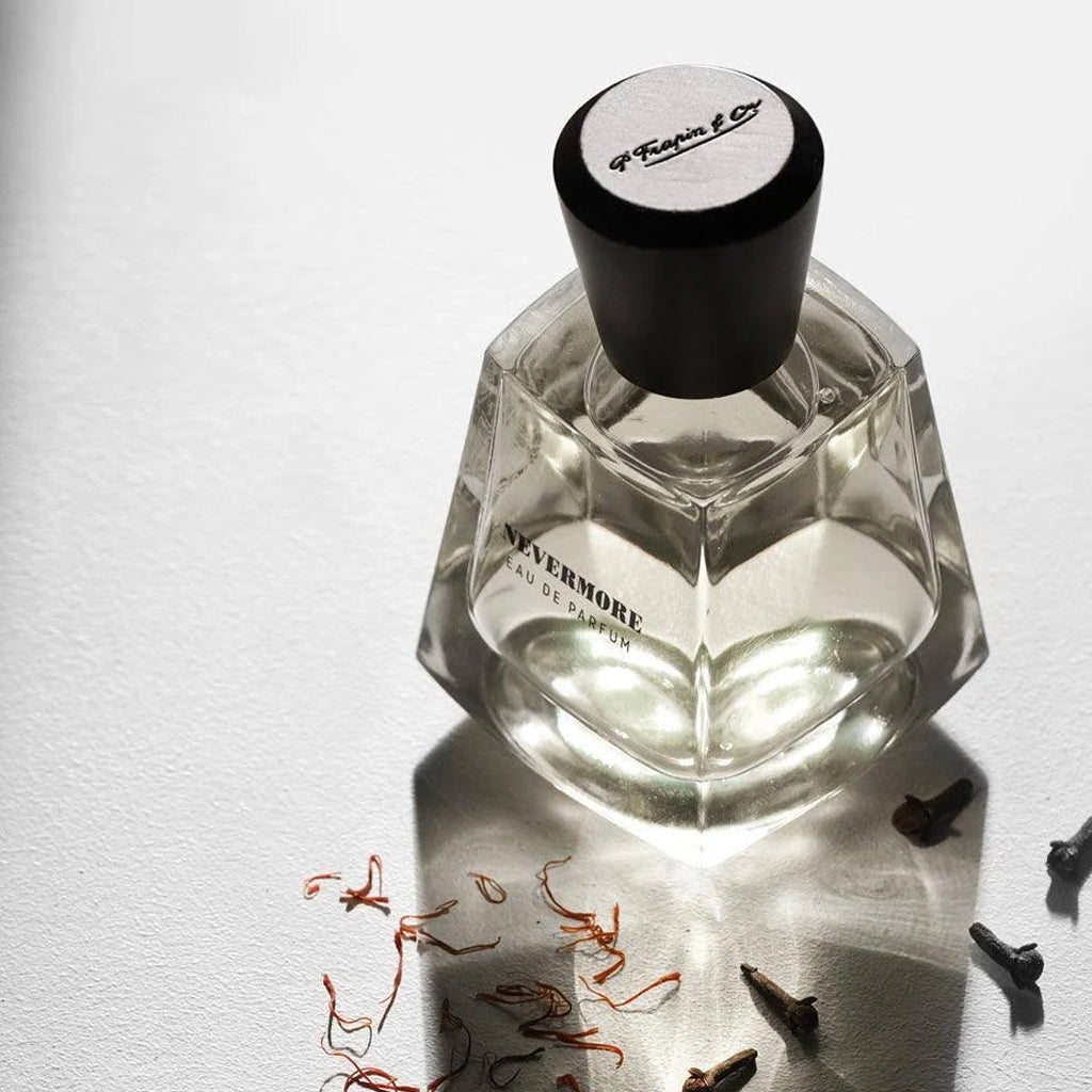 Nevermore, un parfum floral et boisé de la maison française FRAPIN, à retrouver dans la parfumerie de niche KAMS PARIS