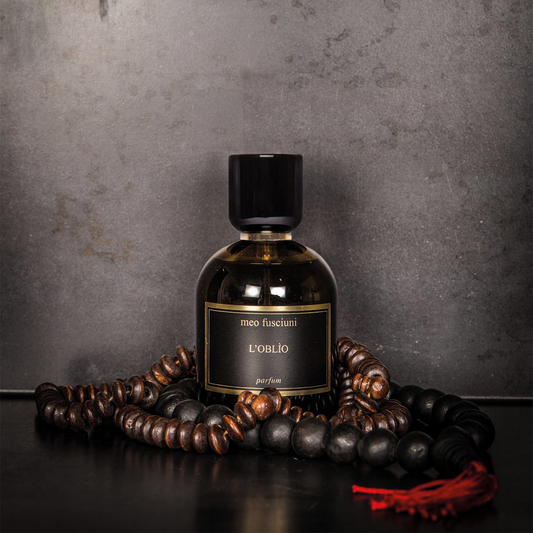 L'oblio, un extrait de parfum poudré et chaud de la maison italienne Meo Fusciuni, une marque exclusive sur Paris dans la parfumerie de niche KAMS PARIS