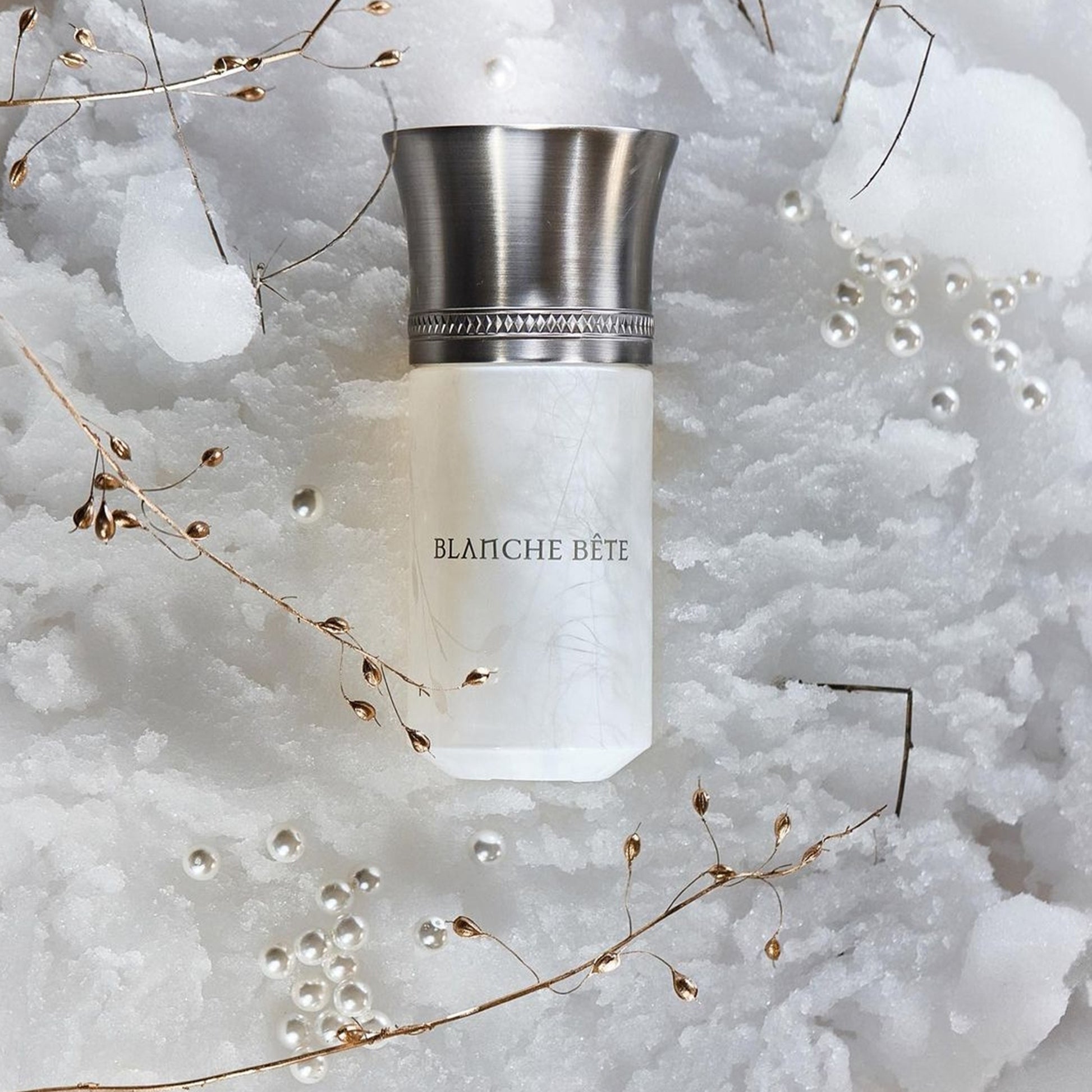 Blanche Bête, un parfum gourmand et floral pour femmes et hommes de la maison française Liquides Imaginaires, disponible dans la parfumerie de niche KAMS PARIS