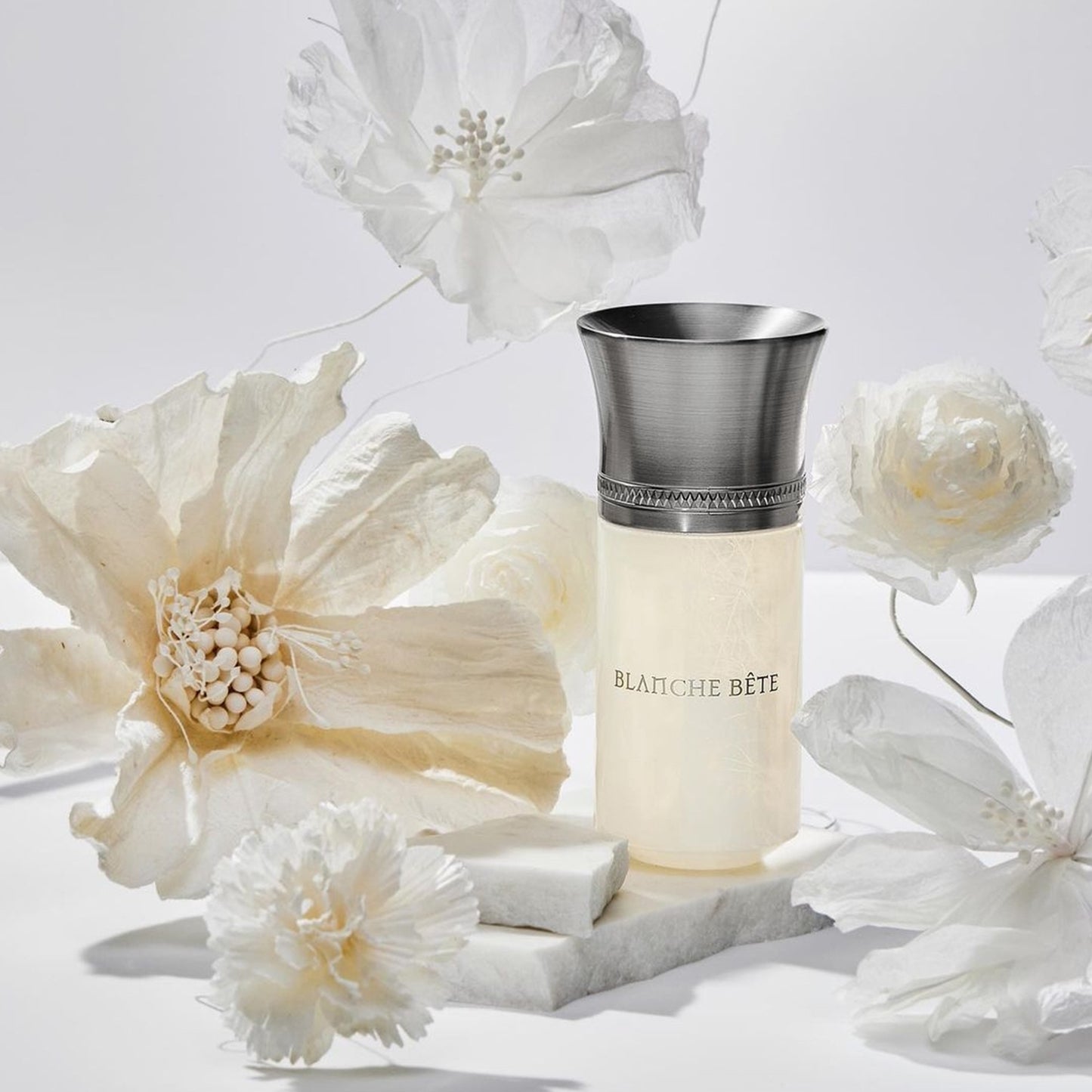 Blanche Bête, un parfum gourmand et floral pour femmes et hommes de la maison française Liquides Imaginaires, disponible dans la parfumerie de niche KAMS PARIS