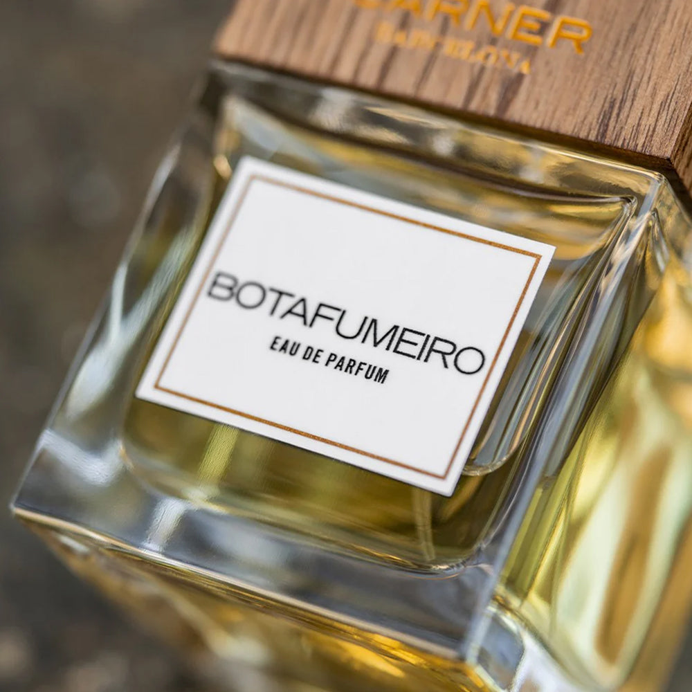 un parfum épicé et boisé de la maison espagnole CARNER BARCELONA, disponible dans la parfumerie de niche parisienne KAMS PARIS 