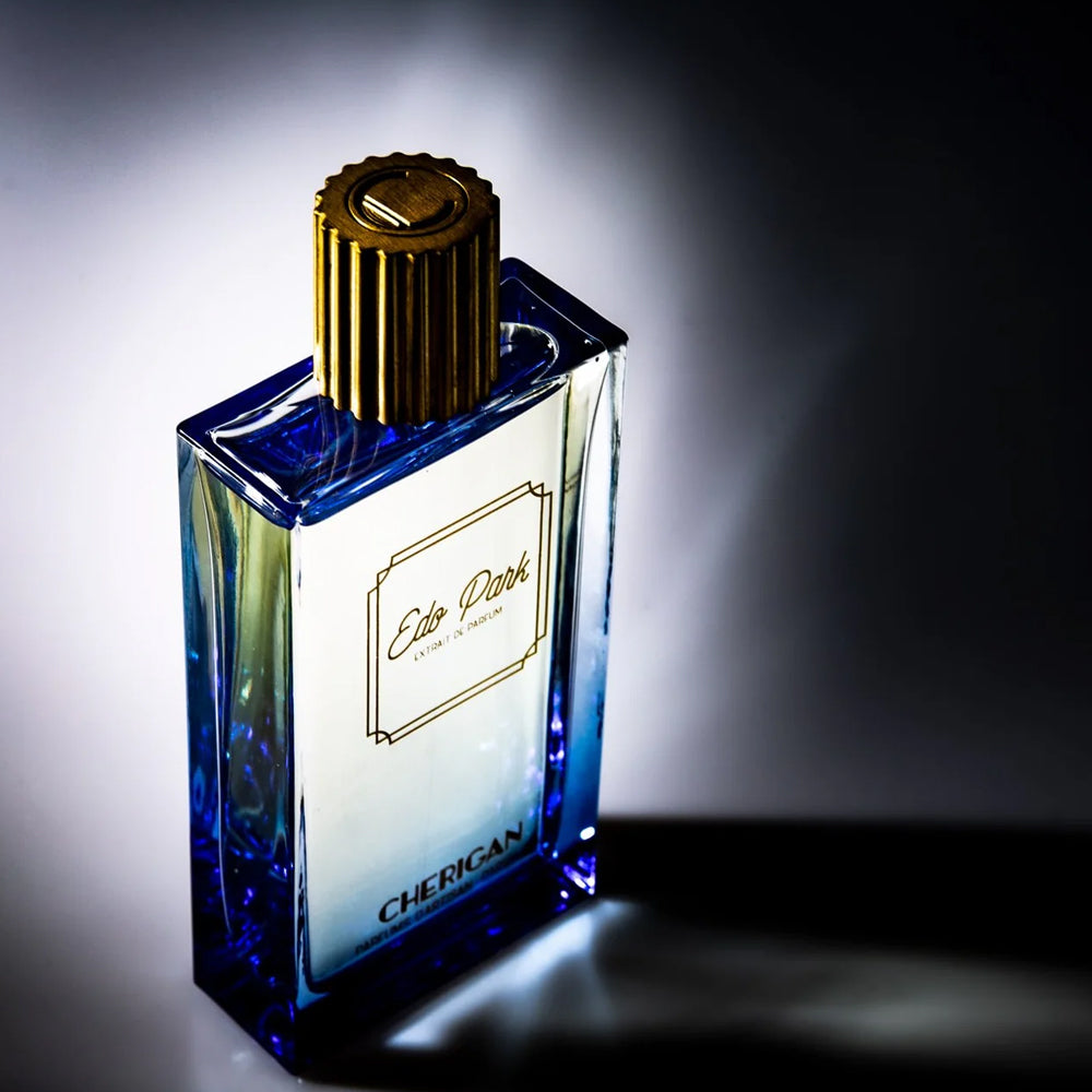 un extrait de parfum boisé et encens de la marque française CHERIGAN, à retrouver dans la parfumerie de niche KAMS PARIS