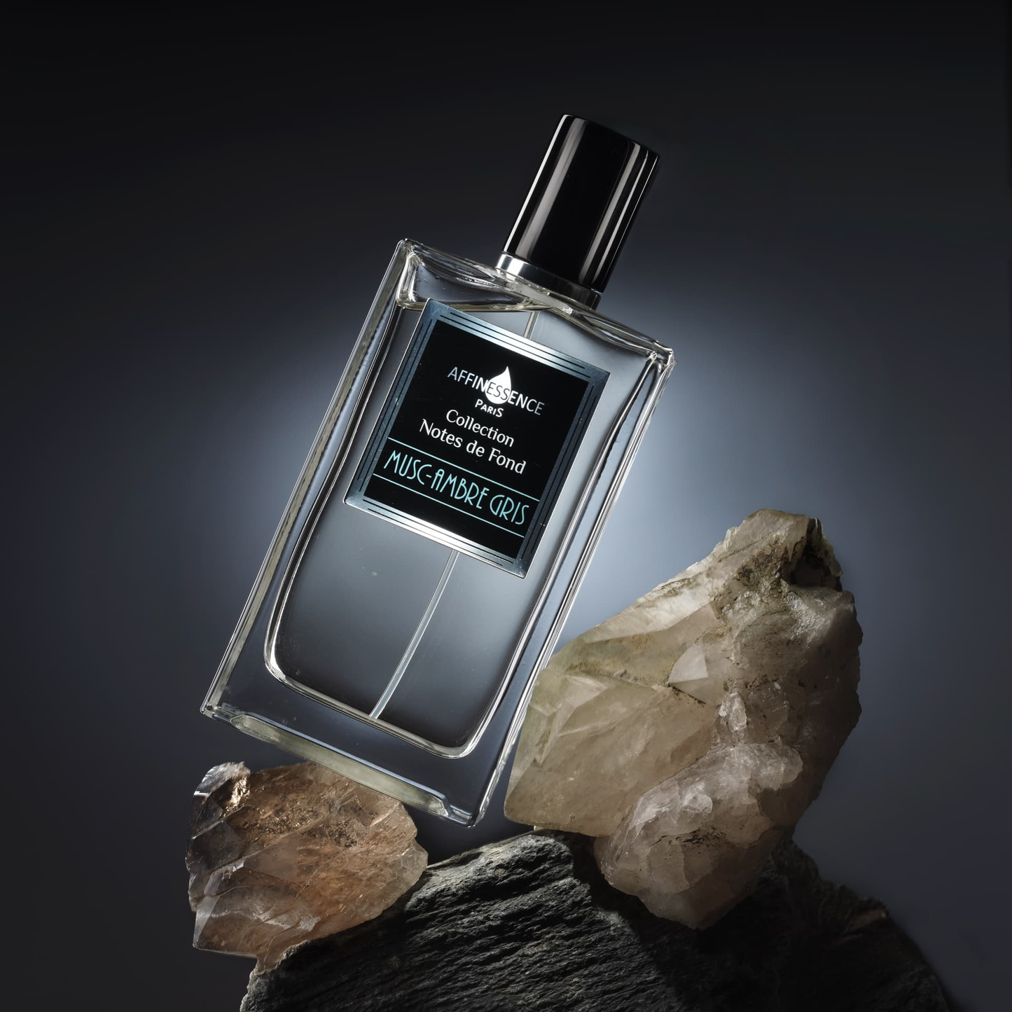 un parfum musqué et cuiré de la haute parfumerie AFFINESSENCE, disponible chez KAMS PARIS 