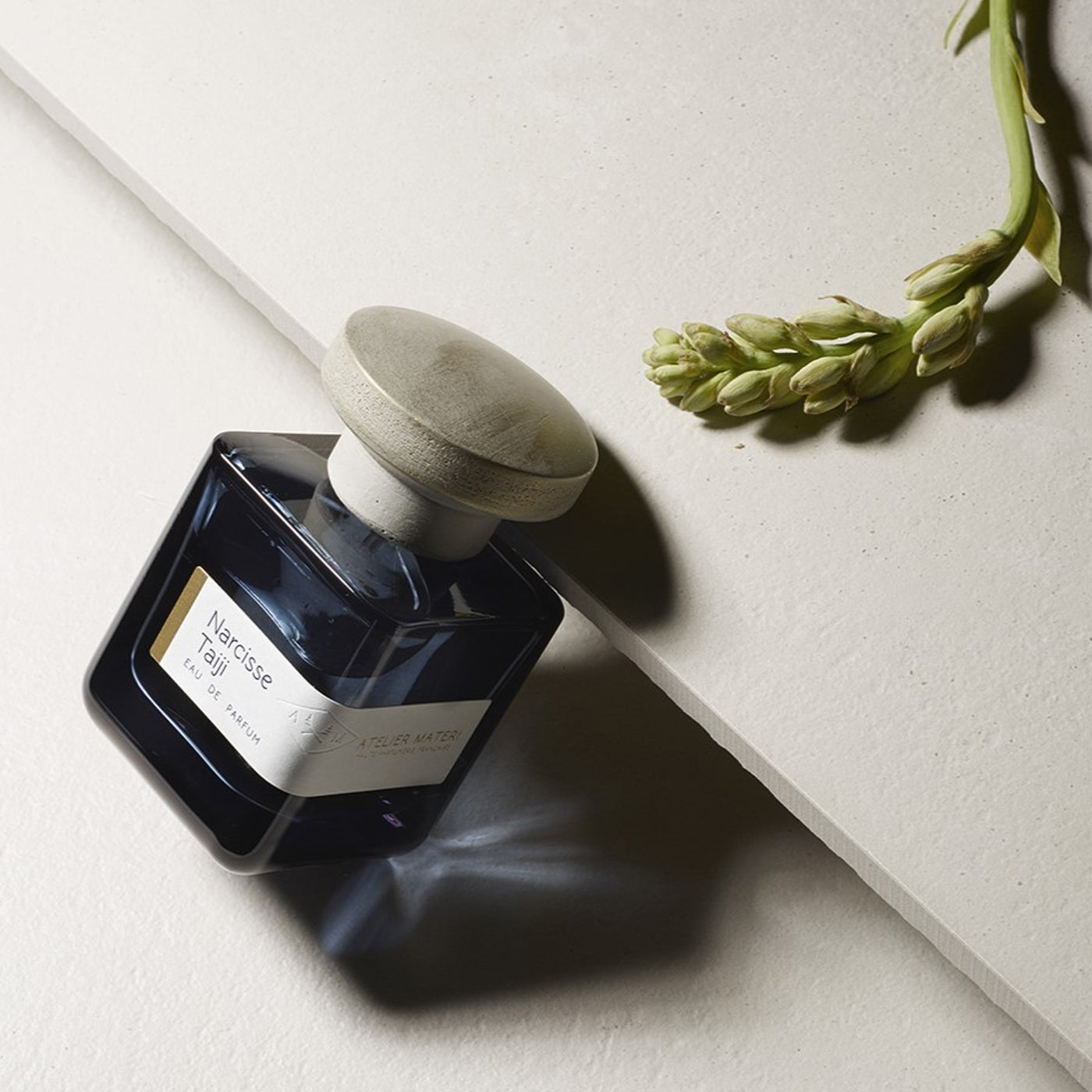 un parfum floral et épicé de la maison française ATELIER MATERI, à retrouver dans la parfumerie de niche KAMS PARIS