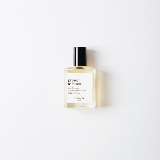 Presser le citron de la maison française VERSATILE, disponible dans la parfumerie de niche KAMS PARIS