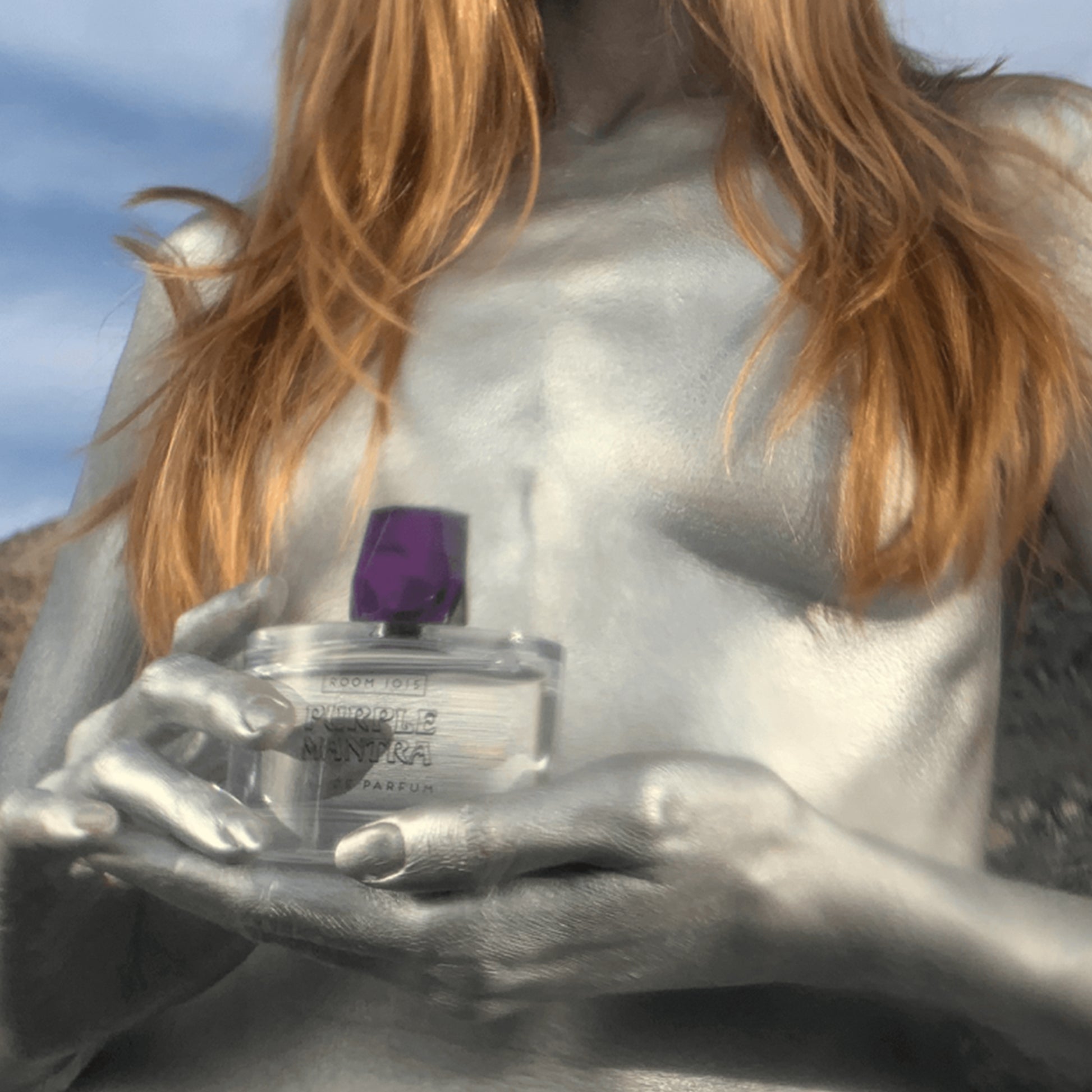 Purple Mantra, un parfum encens et épicé de la marque française ROOM1015, à retrouver dans la parfumerie de niche KAMS PARIS