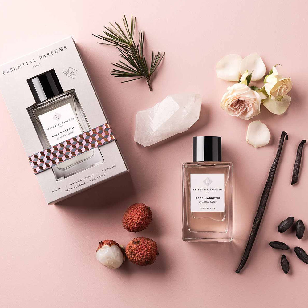 un parfum de niche floral et chypré de la maison ESSENTIAL PARFUMS, disponible dans la parfumerie KAMS PARIS