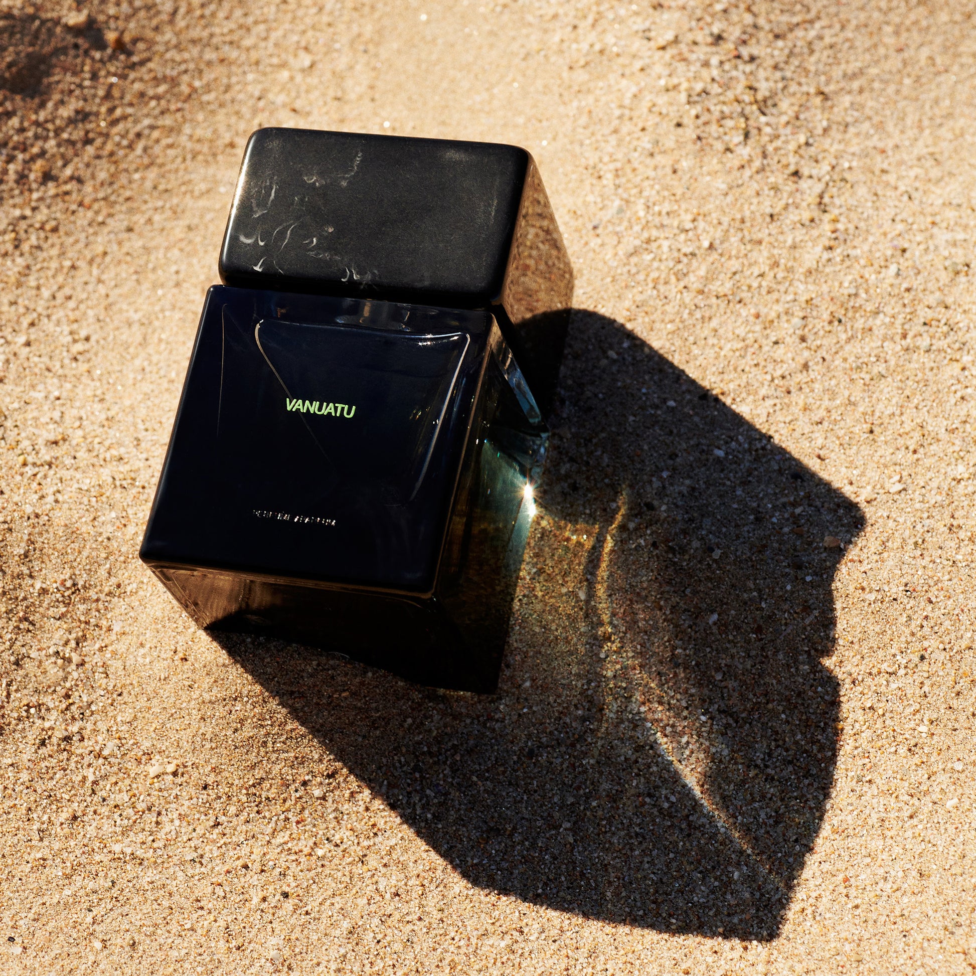 Vanuatu, un parfum boisé et gourmand de la maison française SORA DORA, à retrouver dans la parfumerie de niche KAMS PARIS